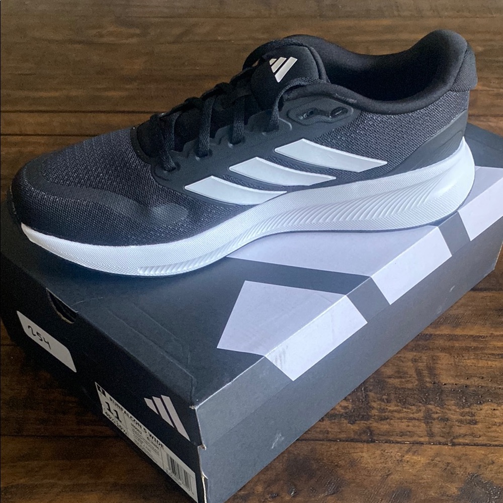 Adidas Black and White RUNFALCON 5 WIDE sneakers. Size 11. NIB